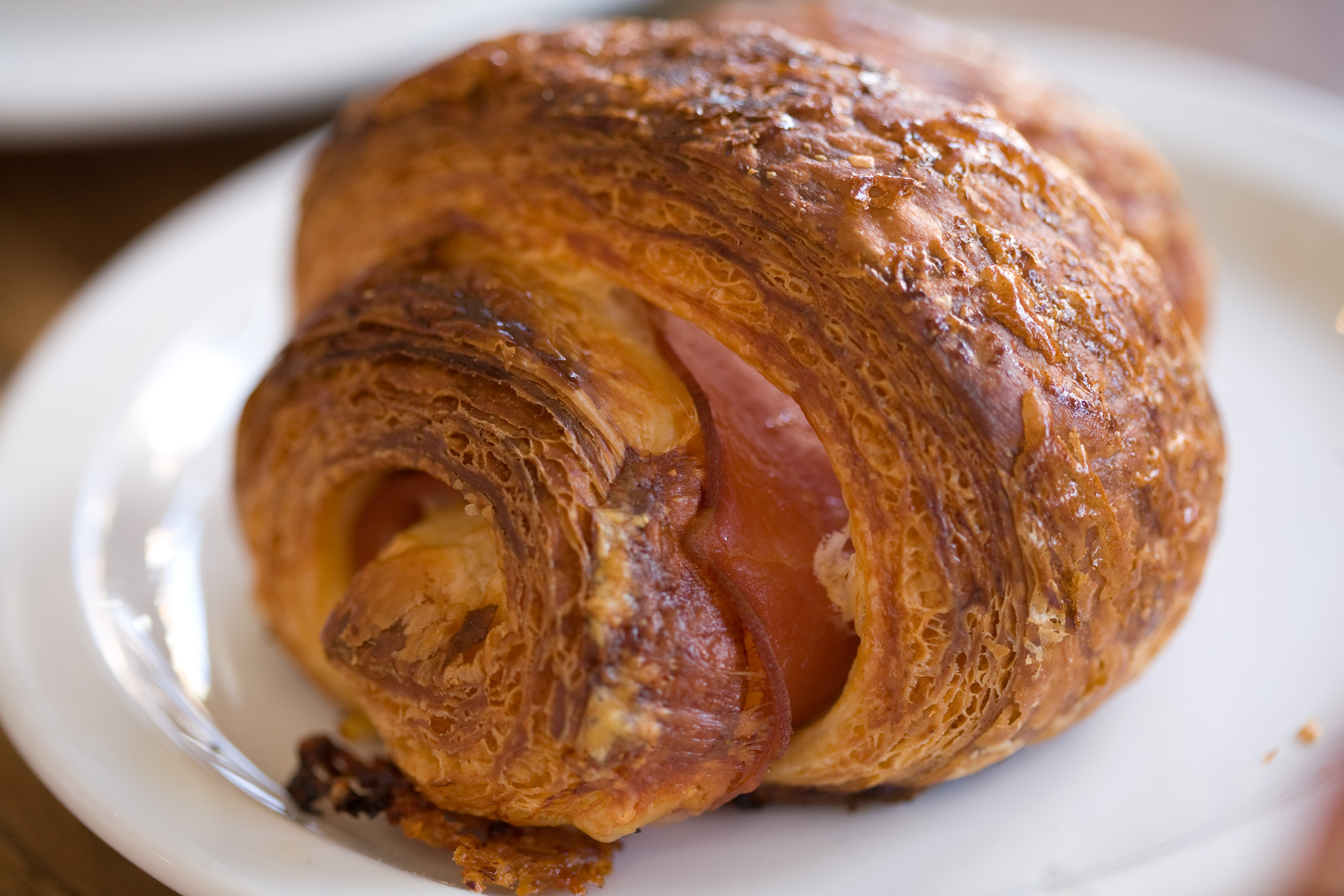 Ham_and_cheese_croissant_1119159785.jpg