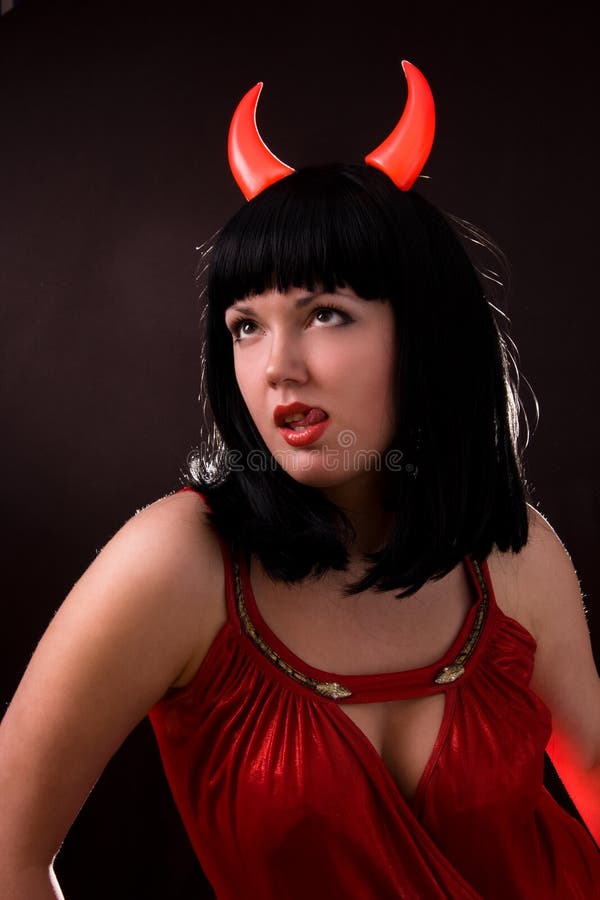 halloween-devil-womanl-witch-14238334.jpg